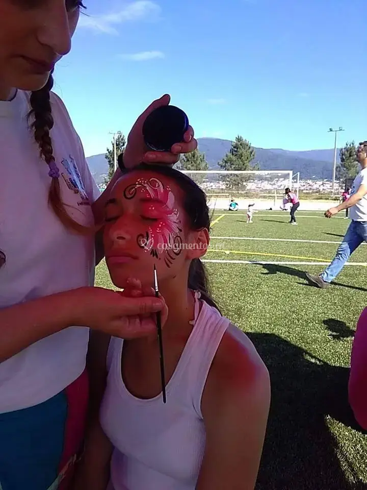 Pintura facial realizada pela TeteAnima