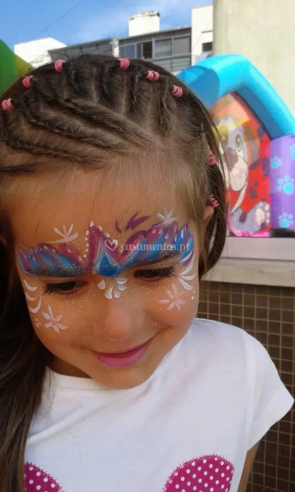 Pintura facial de princesa num evento TeteAnima